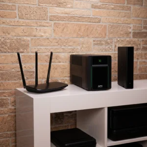 APC Easy UPS BVX2200LI-GR بطارية احتياطية للأجهزة